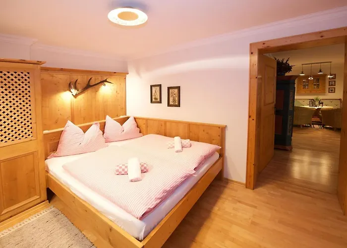 Forsthaus Pernthaner ザールバッハ・ヒンターグレム